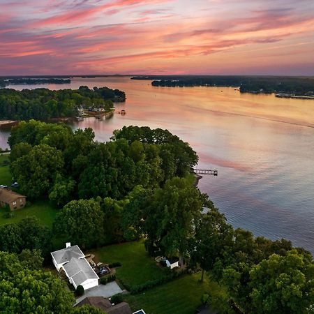 Lakefront Living Муурсвил Екстериор снимка