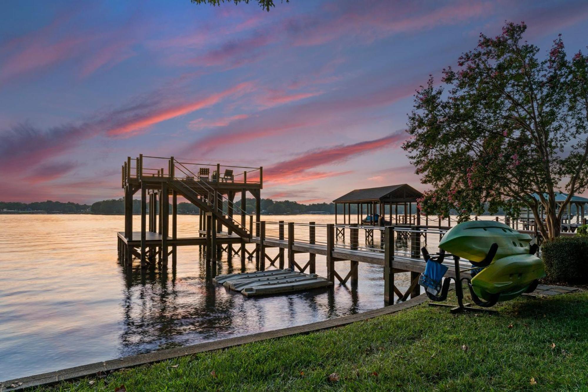 Lakefront Living Муурсвил Екстериор снимка