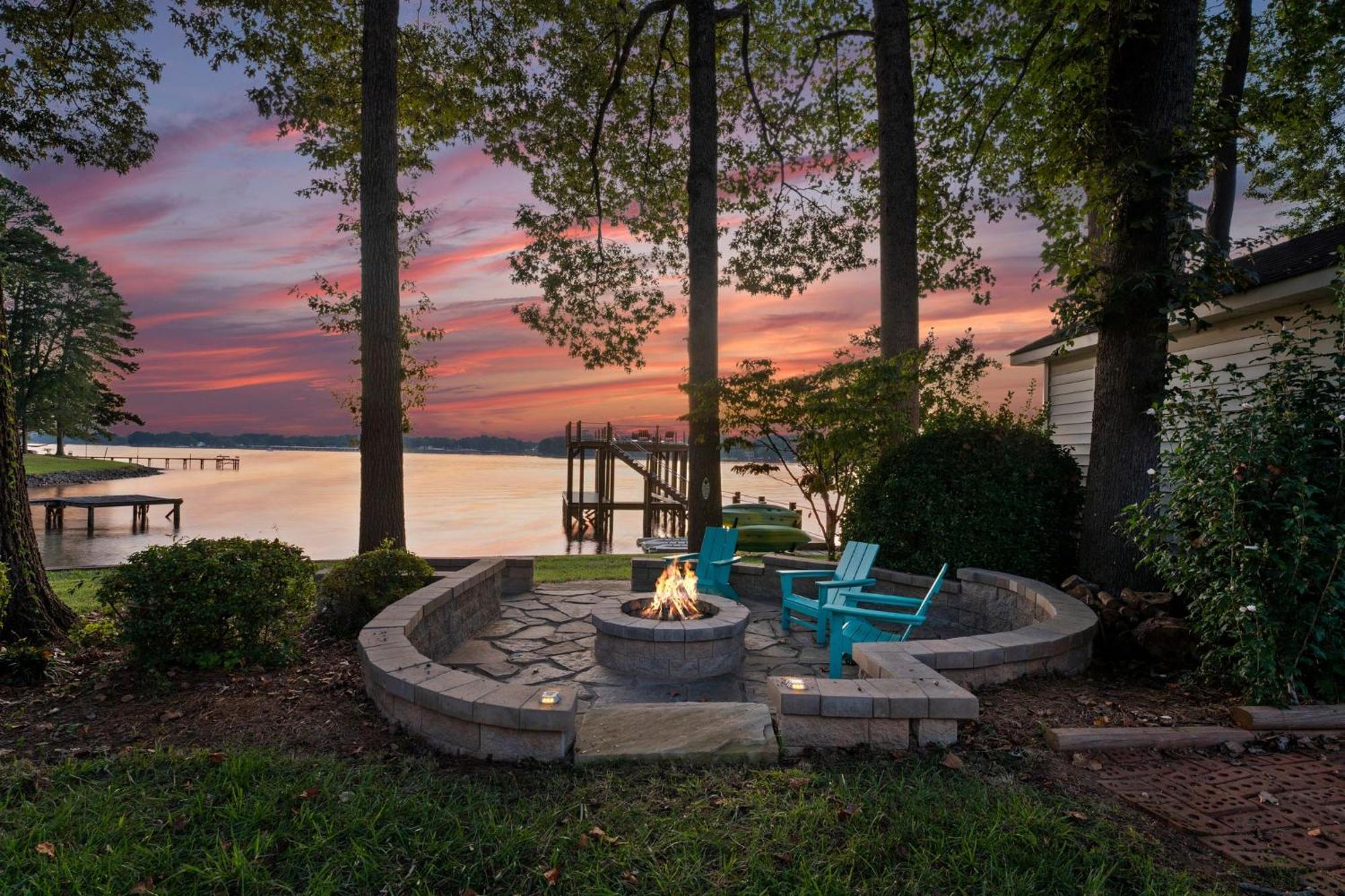 Lakefront Living Муурсвил Екстериор снимка
