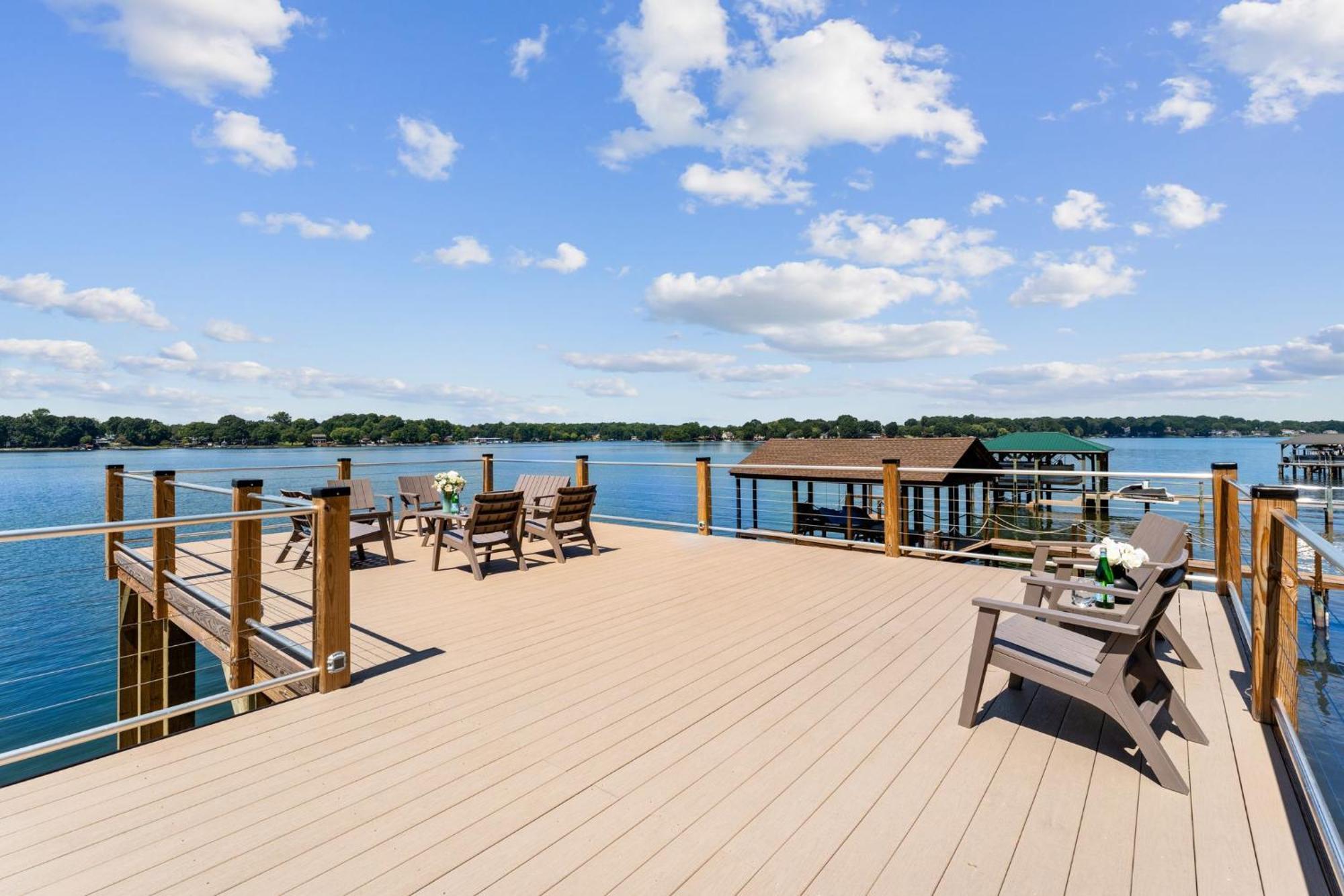 Lakefront Living Муурсвил Екстериор снимка