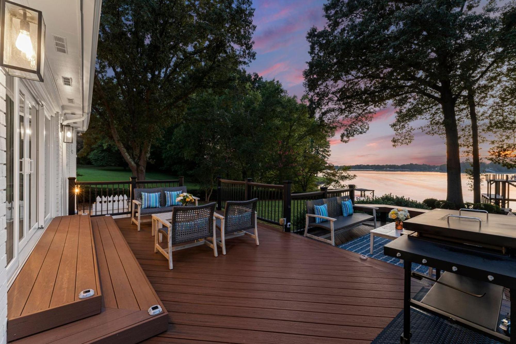 Lakefront Living Муурсвил Екстериор снимка