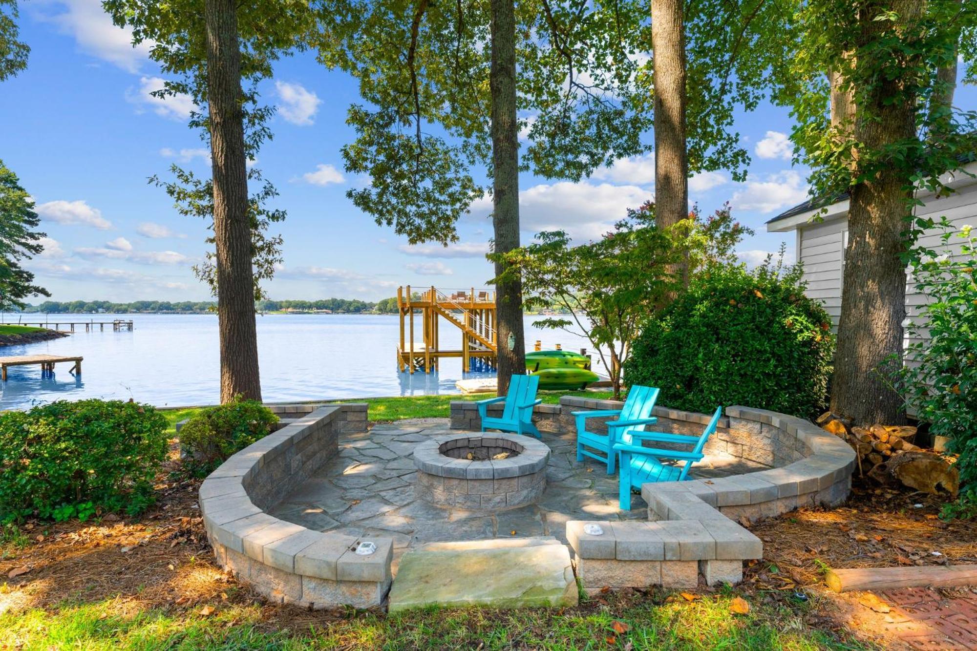 Lakefront Living Муурсвил Екстериор снимка