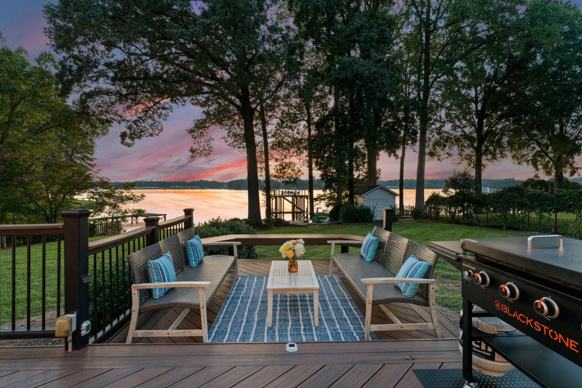Lakefront Living Муурсвил Екстериор снимка
