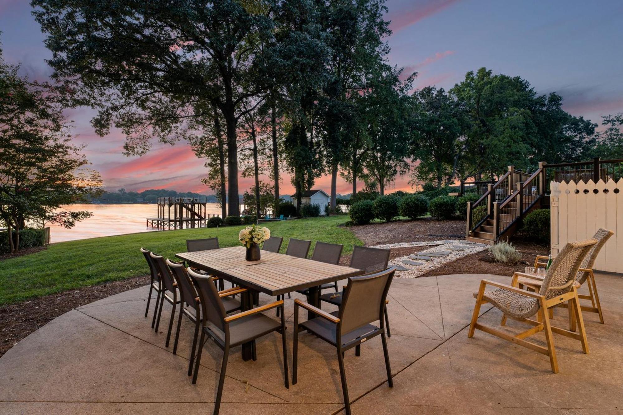 Lakefront Living Муурсвил Екстериор снимка