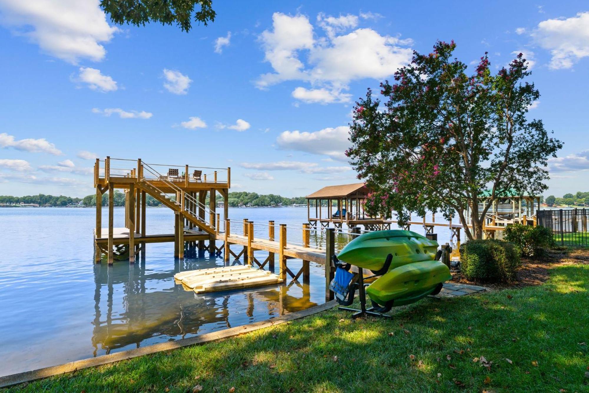 Lakefront Living Муурсвил Екстериор снимка