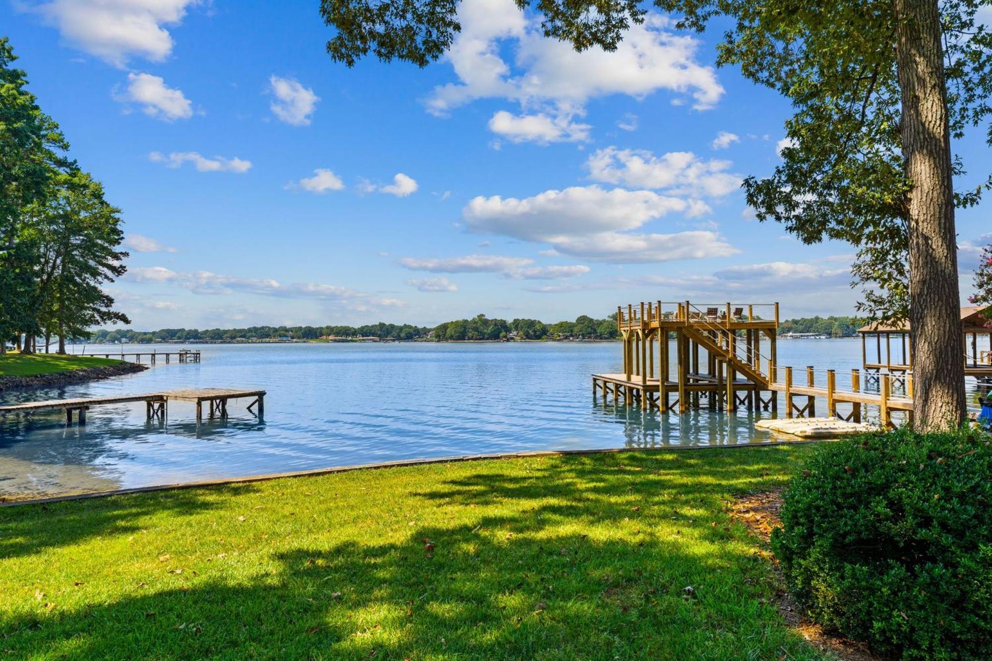 Lakefront Living Муурсвил Екстериор снимка