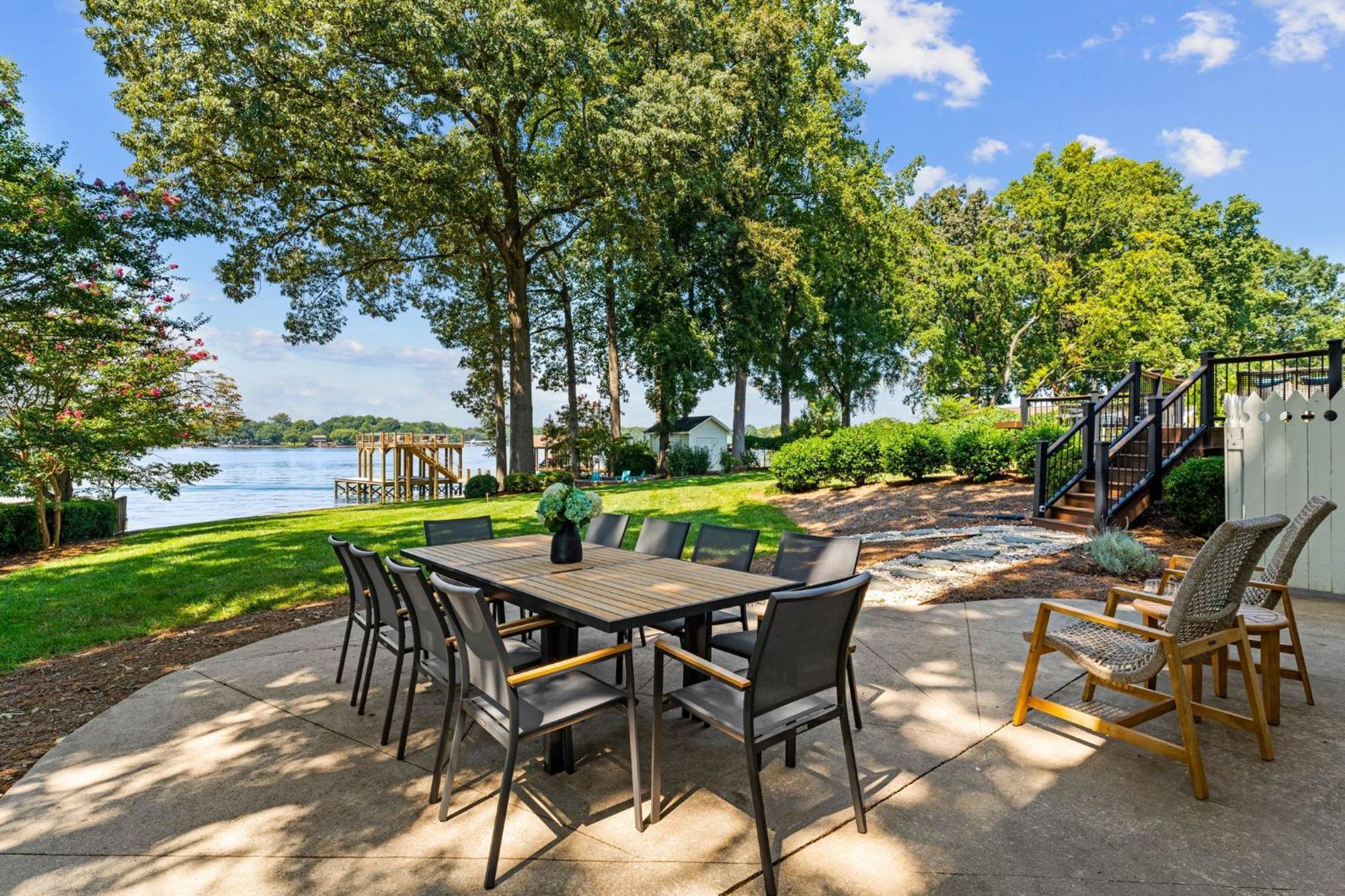 Lakefront Living Муурсвил Екстериор снимка
