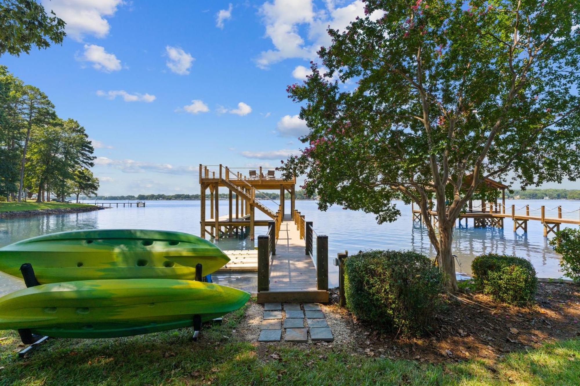 Lakefront Living Муурсвил Екстериор снимка