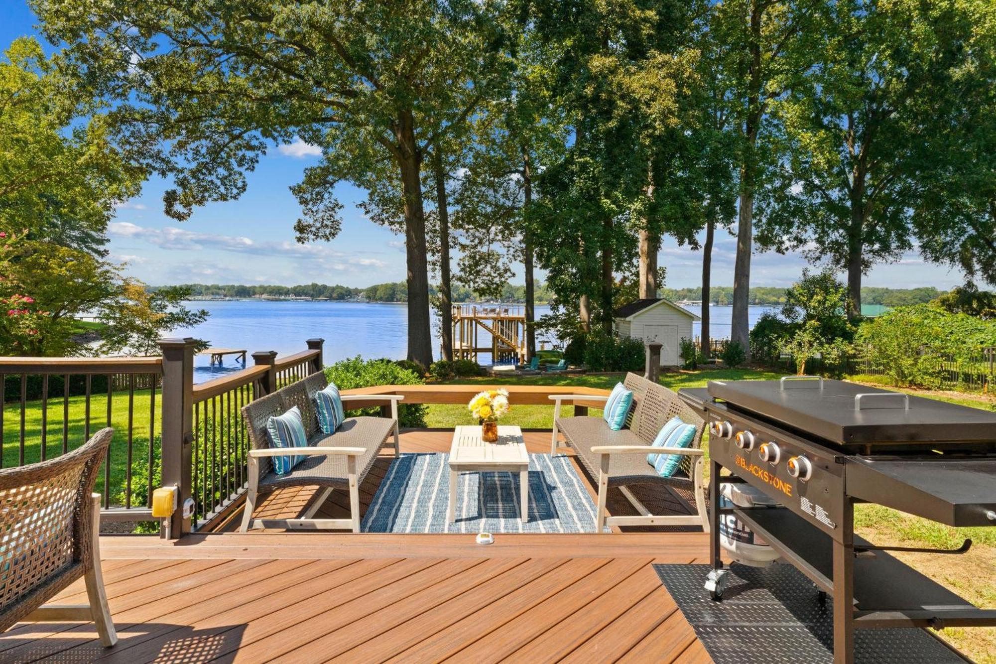 Lakefront Living Муурсвил Екстериор снимка